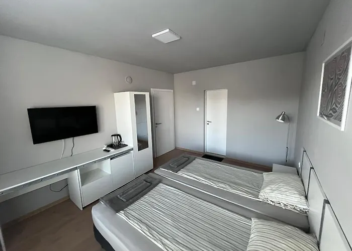 за гости Villy 招待所 卡赞勒克